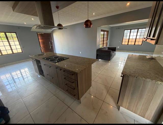 4 BEDROOM HOUSE FOR SALE IN AERORAND